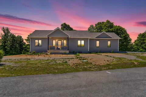944 Lakepointe Dr, Albany, KY 42602
