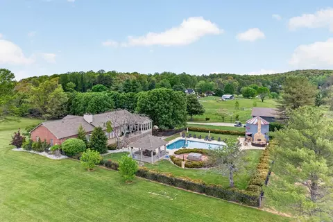 2235 Hidden Cove Rd, Cookeville, TN 38506