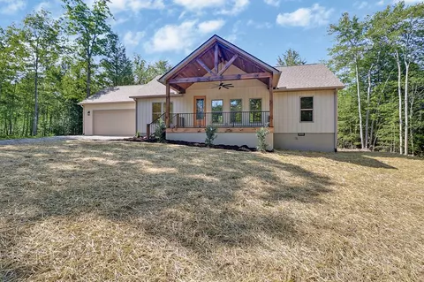 210 Creekview Ct, Jamestown, TN 38556