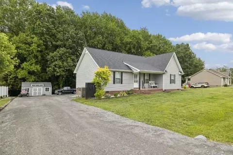 475 Blue Sky Cir, Lafayette, TN 37083