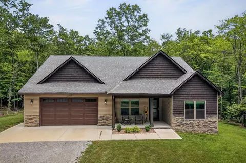 1507 E Overlook Rd, Monterey, TN 38574