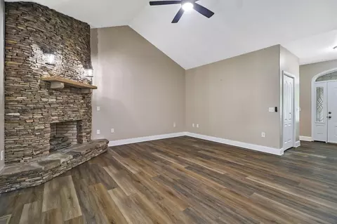 Living - 809 Buffalo Trl, Clarkrange, TN 38553 photo 4 of 8