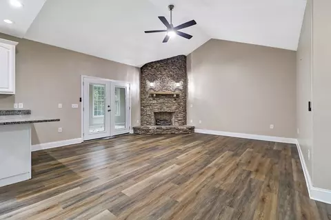Living - 809 Buffalo Trl, Clarkrange, TN 38553 photo 2 of 8