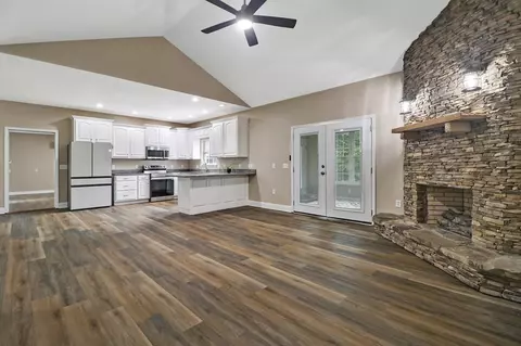 Living - 809 Buffalo Trl, Clarkrange, TN 38553 photo 6 of 8