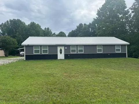 1025 Center Ln, Byrdstown, TN 38549