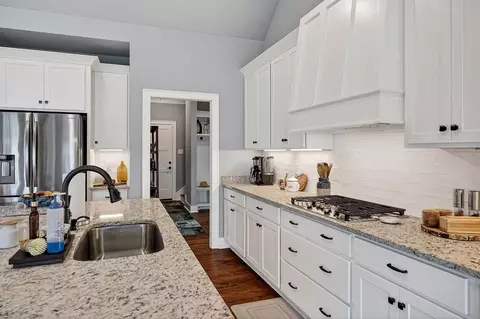 Kitchen - 4358 Vervilla Rd, Morrison, TN 37357 photo 3 of 6