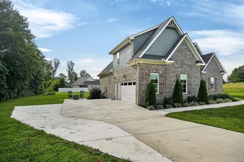 Exterior - 4358 Vervilla Rd, Morrison, TN 37357 photo 3 of 11
