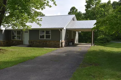 16 Wood Ln, Sparta, TN 38583
