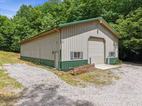 1639 Eucalyptus Dr, Byrdstown, TN 38549