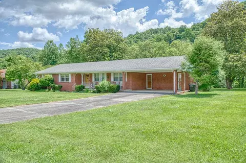 221 Obey Dr, Celina, TN 38551