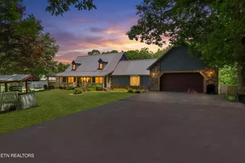 1036 Dye Rd, Clarkrange, TN 38553