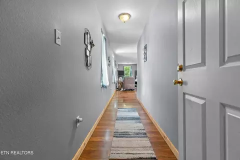 Entry Way - 1036 Dye Rd, Clarkrange, TN 38553 photo 4 of 5