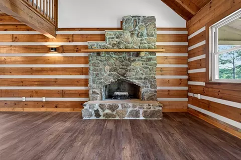 Living - 539 Peach Ave, Morrison, TN 37357 photo 2 of 6