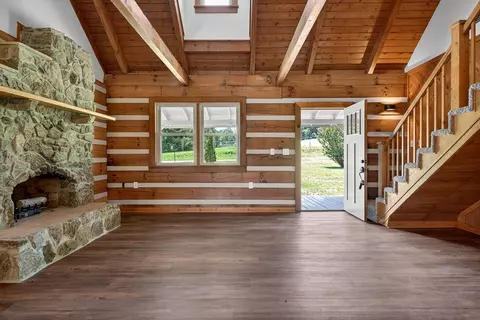 Living - 539 Peach Ave, Morrison, TN 37357 photo 4 of 6