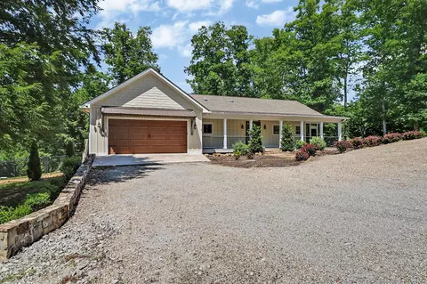 292 Crouch Branch Rd, Allardt, TN 38504