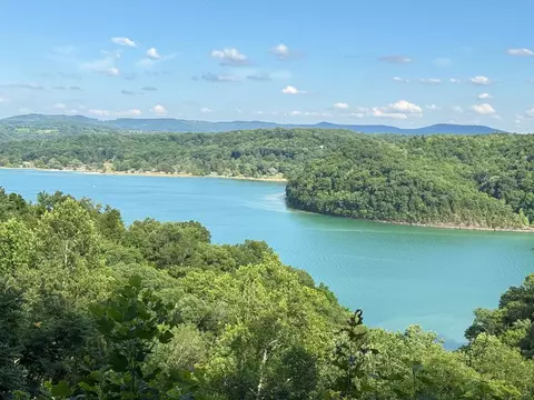 109 Thompson Ln, Byrdstown, TN 38549