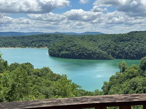 105 Thompson Ln, Byrdstown, TN 38549
