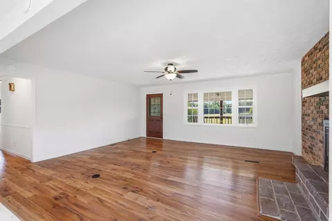 Living - 600 Pates Ford Rd, Walling, TN 38587 photo 2 of 3