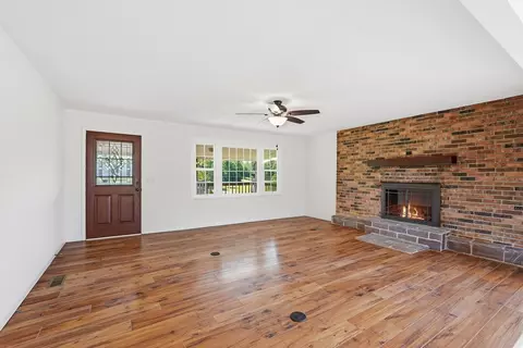 Living - 600 Pates Ford Rd, Walling, TN 38587 photo 3 of 3