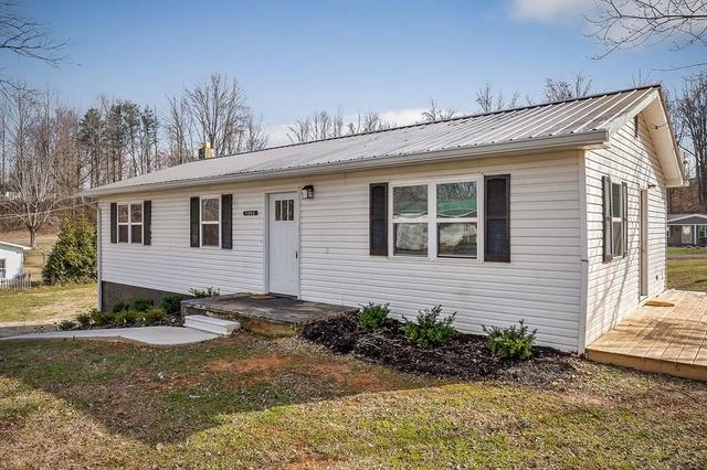1008 Asberry Dr, Byrdstown, TN 38549