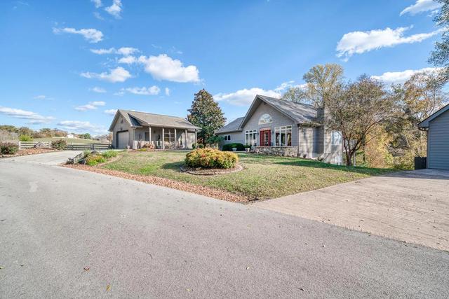 511 Mallard Pointe Dr, Byrdstown, TN 38549