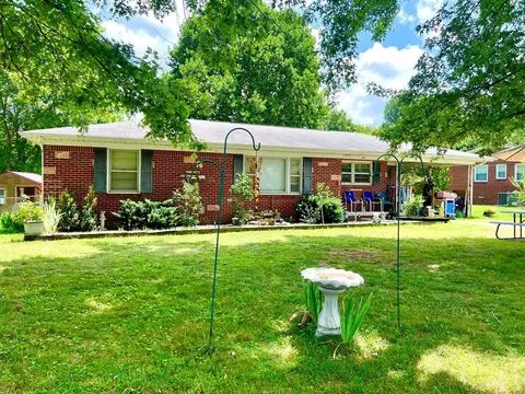 190 Epperson Ave, Cookeville, TN 38506
