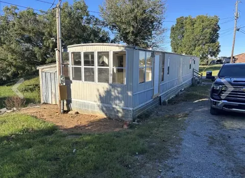 588 Cecil Hale Rd, Smithville, TN 37166