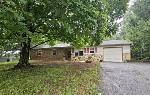 301 Cora Rd, Cookeville, TN 38501