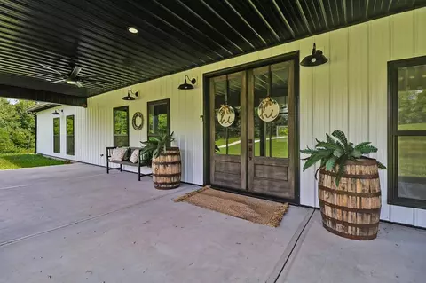 2175 N Lick Creek Rd, Byrdstown, TN 38549