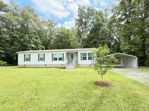 381 Dixon Rd, Crossville, TN 38571