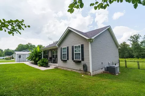 Exterior - 153 Chestnut St, Baxter, TN 38544 photo 2 of 11