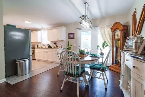 Dining - 153 Chestnut St, Baxter, TN 38544 photo 1 of 2