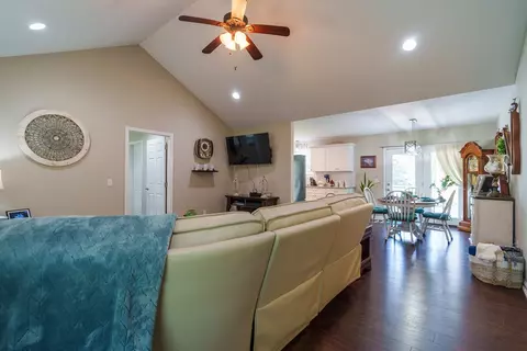Entry Way - 153 Chestnut St, Baxter, TN 38544 photo 2 of 2