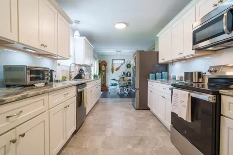 Kitchen - 153 Chestnut St, Baxter, TN 38544 photo 1 of 6