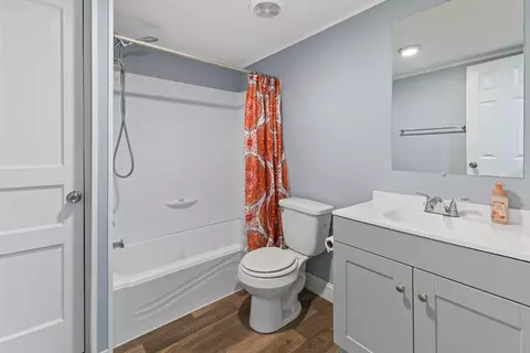 Bath - 6321 Nash Rd, Baxter, TN 38544 photo 1 of 3