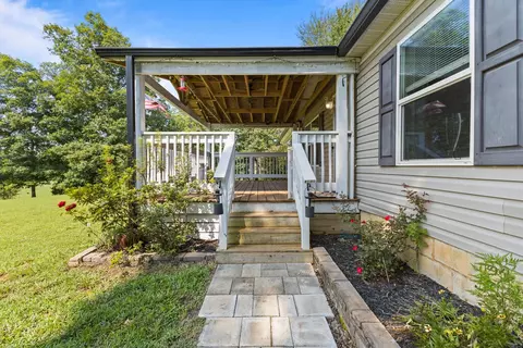 Exterior - 6321 Nash Rd, Baxter, TN 38544 photo 3 of 14