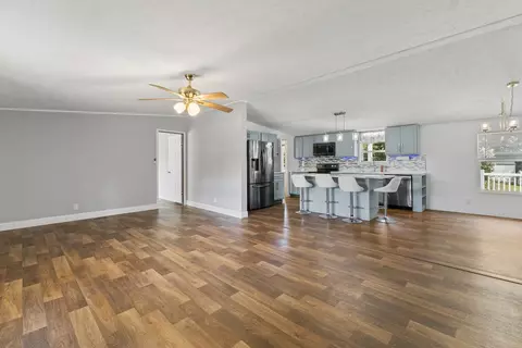 Living - 6321 Nash Rd, Baxter, TN 38544 photo 1 of 6