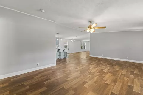 Living - 6321 Nash Rd, Baxter, TN 38544 photo 2 of 6