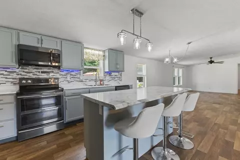 Kitchen - 6321 Nash Rd, Baxter, TN 38544 photo 3 of 5