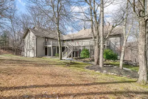 281 Moytoy Rd U #101, Crab Orchard, TN 37723