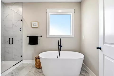 Bath - 4763 Window Cliff Rd, Baxter, TN 38544 photo 1 of 4