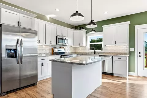 Kitchen - 4763 Window Cliff Rd, Baxter, TN 38544 photo 1 of 3