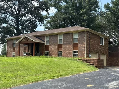1615 W Whitehall Rd, Cookeville, TN 38501