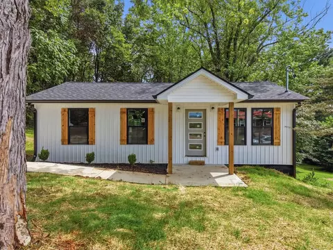 815 Water St, Livingston, TN 38570
