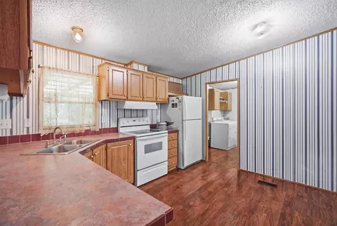 Kitchen - 109 Doug Luna Rd, Walling, TN 38587 photo 1 of 2