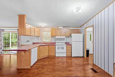 Kitchen - 109 Doug Luna Rd, Walling, TN 38587 photo 2 of 2