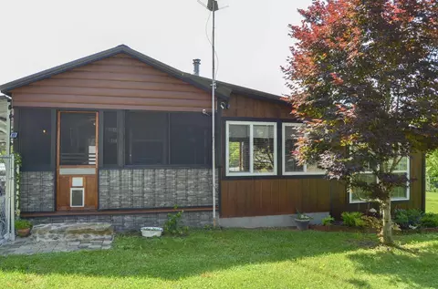 28 Cottage St, Crossville, TN 38571