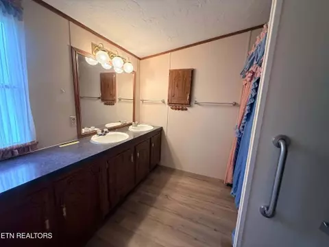 Bath - 1243 Franklin Lp, Clarkrange, TN 38553 photo 2 of 2