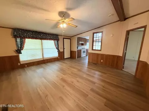Living - 1243 Franklin Lp, Clarkrange, TN 38553 photo 2 of 4