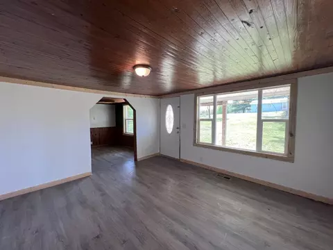 Living - 1089 Bicknell Rd, Clarkrange, TN 38553 photo 3 of 6